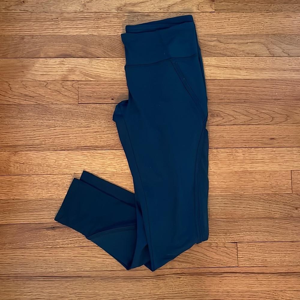 27" Yogalicious Legging - Size M (EUC)